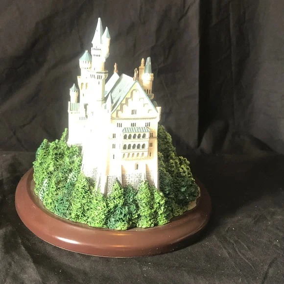 Neuschwanstein Bavaria, Germany castle model by Lennox Castles of the World 1999 - Picture 9 of 10